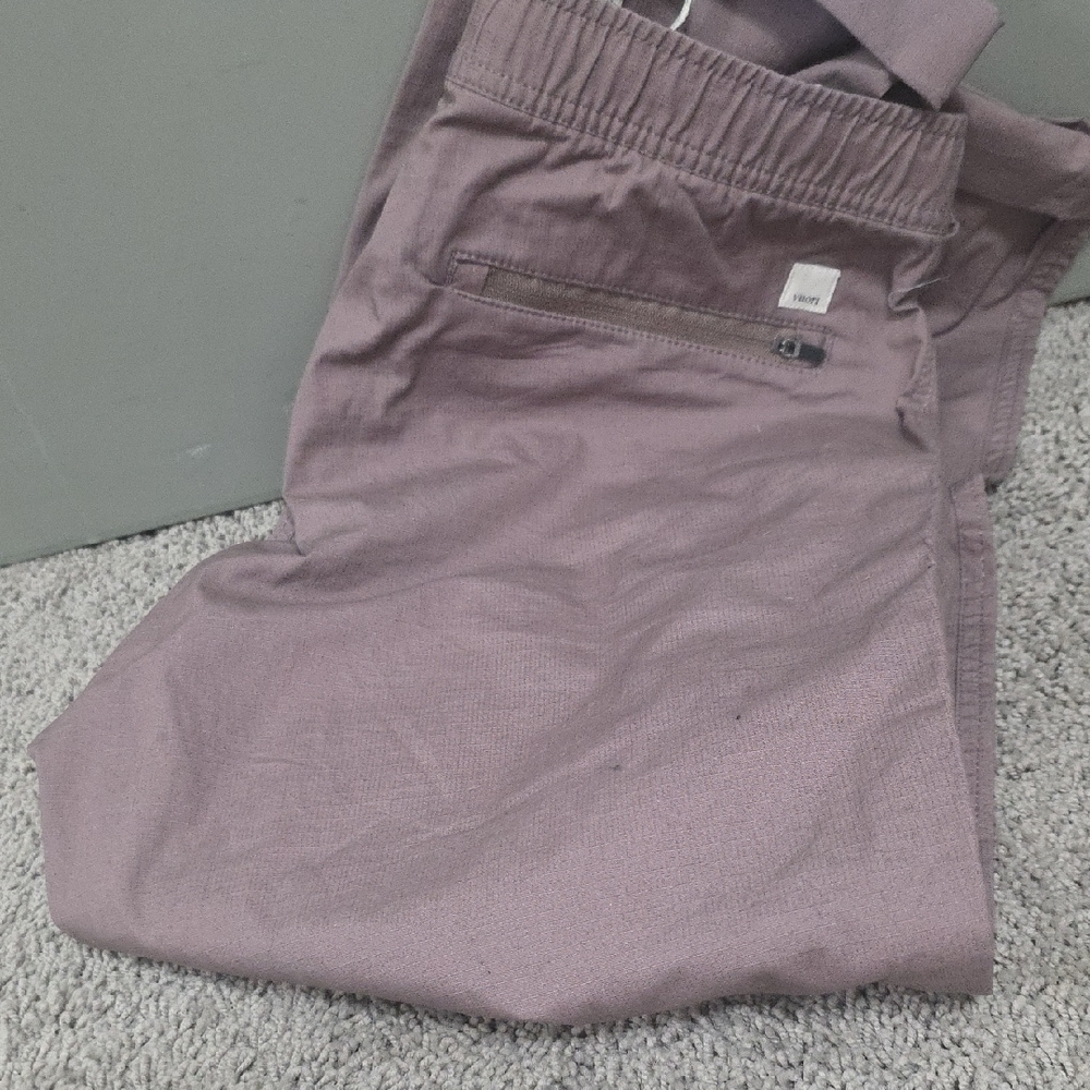 Vuori Women's Cropped Pants in Mauve